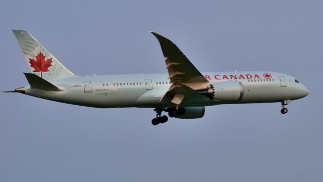 Boeing 787-8 (C-GHPQ)