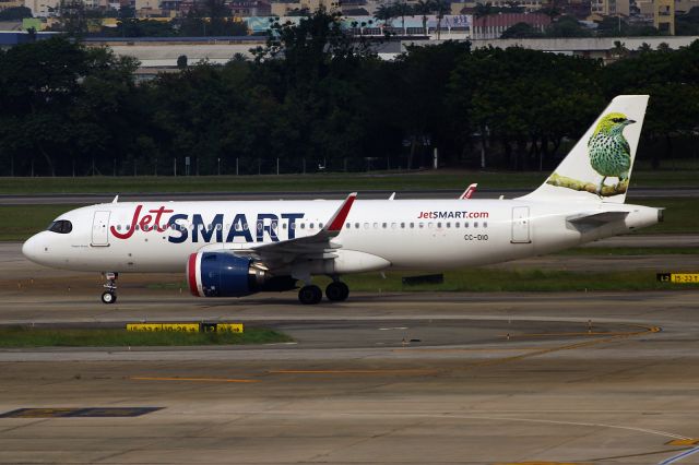 Airbus A320 (CC-DIO)