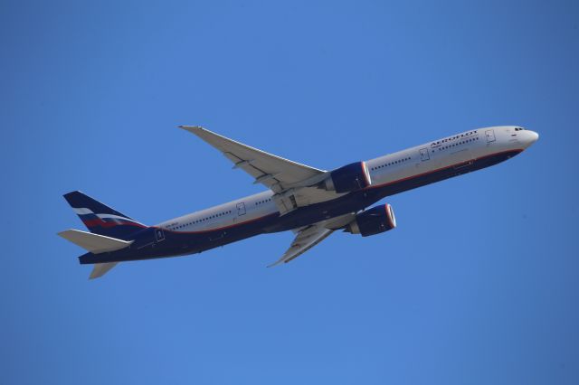 BOEING 777-300ER (VQ-BUC)
