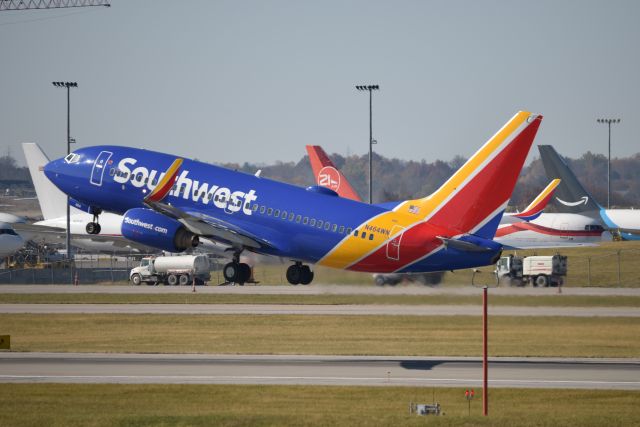 Boeing 737-700 (N464WN) - 18-L 11-08-20