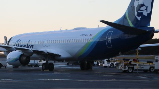 Boeing 737-800 (N528AS) - Alaska Airlines ASA177/AS177 from Anchorage (PANC/ANC) rests at gate 1 after duskbr /Reg: N528ASbr /Type: Boeing 737-890--B738--73Hbr /MSN: 35695br /Photo date: 10-1-23br /Upload date: 12-9-24