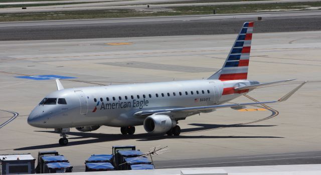 EMBRAER 175 (long wing) (N444YX)