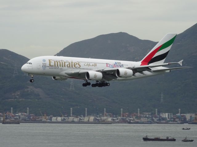 Airbus A380-800 (A6-EDV)