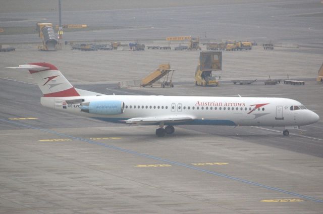 Fokker 100 (OE-LVO)