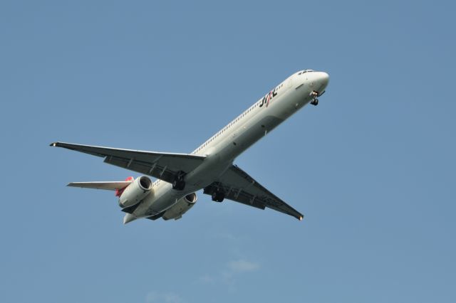 McDonnell Douglas MD-90 (JA8062) - 2011/5/8