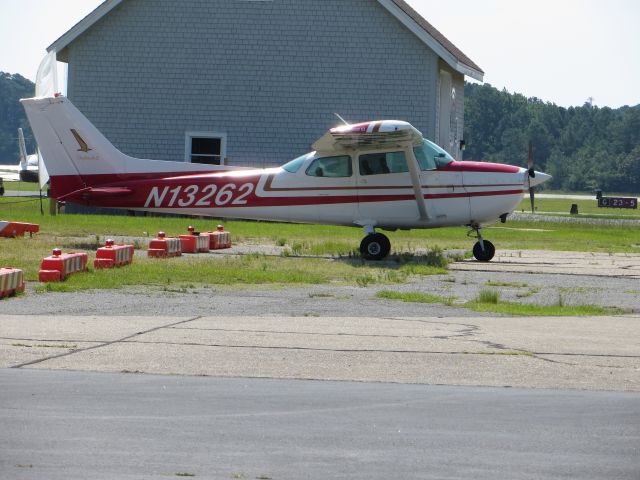 Cessna Skyhawk (N13262)