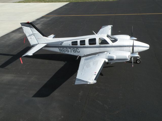 Beechcraft Baron (58) (N6678C)