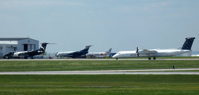 de Havilland Dash 8-400 (C-GKQD) - Taxiing to parking is this 2011 Porter Airlines de Havilland Dash 8-400 in the Spring of 2024.
