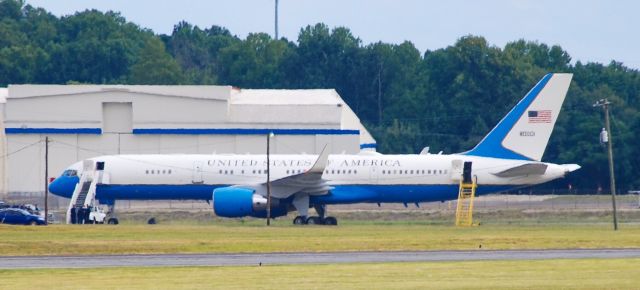 Boeing 757-200 (N80001) - Mike Pence landed at Greenville Donaldson Center airport to give a speech in Anderson, SC.  No matter what type it’s always fascinating to see Presidential planes come to town!