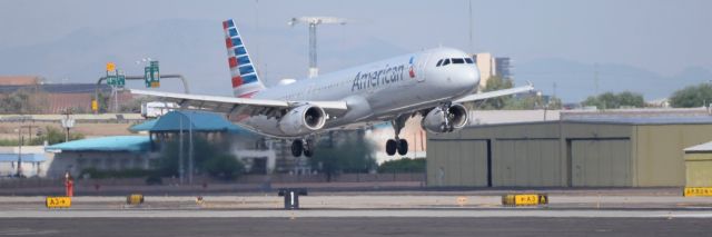 Airbus A321 (N537UW) - Phoenix Sky Harbor International Airport rwy 8 09SEP19