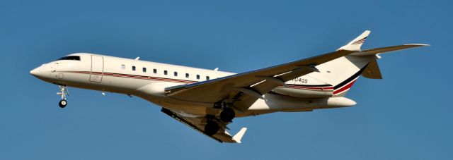 Bombardier Global 5000 (N104QS)