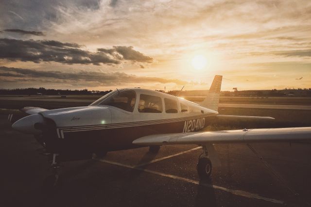 Piper Cherokee Arrow (N204ND)