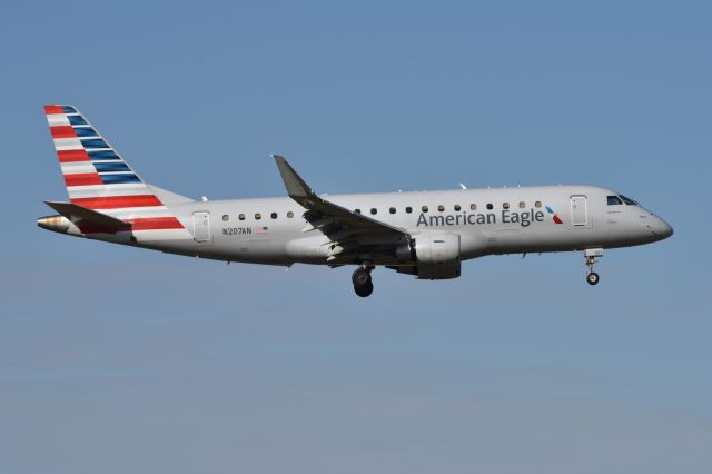 Embraer 175 (N207AN) - 5-L 12-19-23