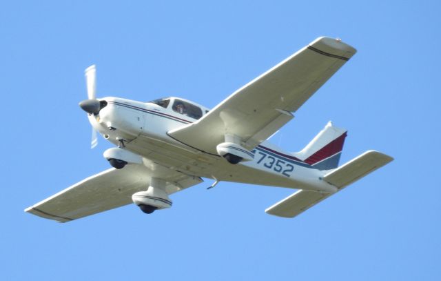 Piper Cherokee Arrow (N47352)