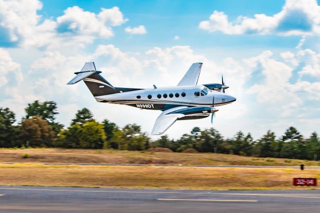 Beechcraft Super King Air 200 (N999DT)