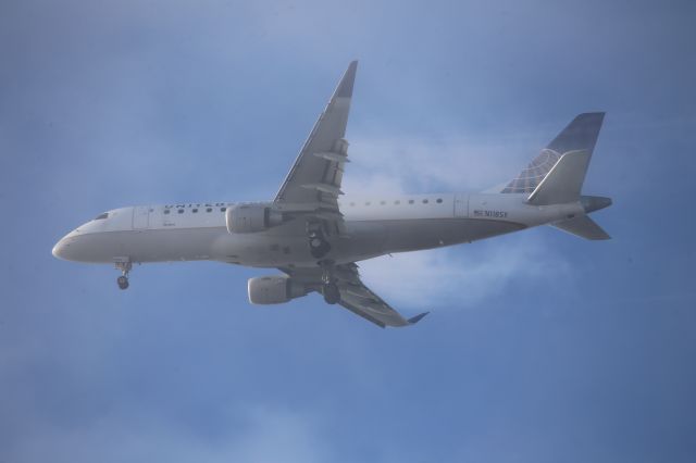EMBRAER 175 (long wing) (N118SY)
