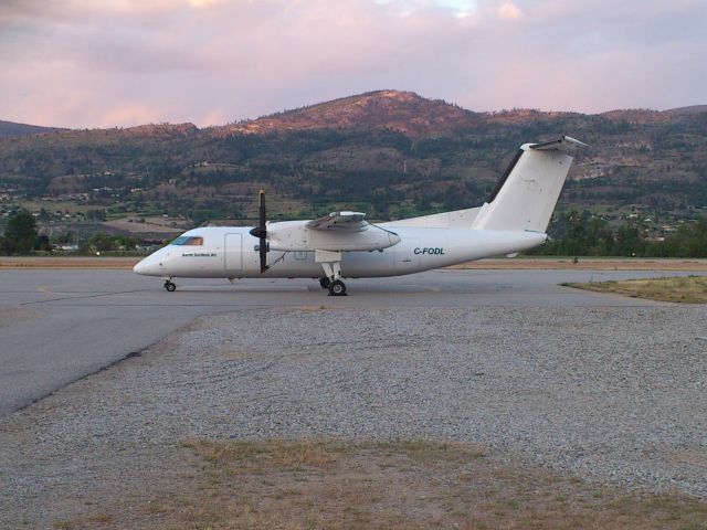 — — - Dash 8-102 PENTICTON REGIONAL AIRPORT CYYF CANADA