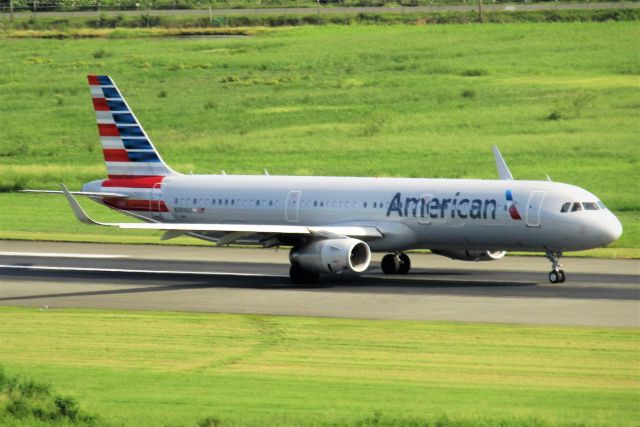 Airbus A321 (N989AU)