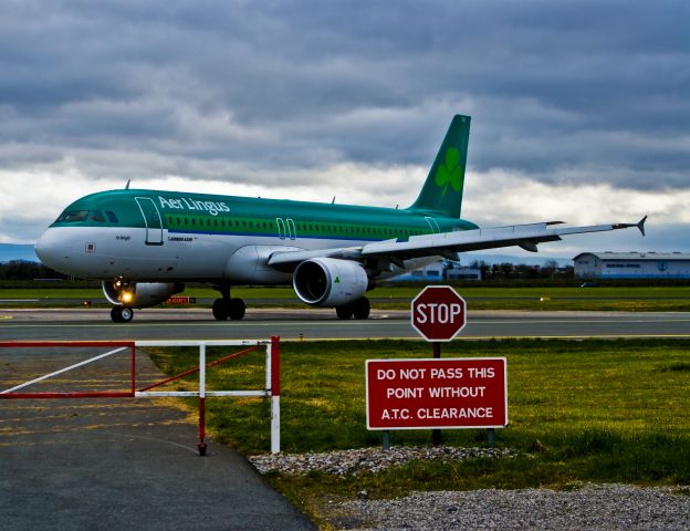 AERONIX Airelle (EI-DEC) - Aer Lingus rolling off runway 28