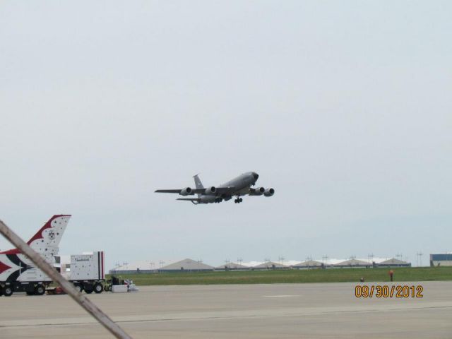 Boeing C-135FR Stratotanker (63-8002)