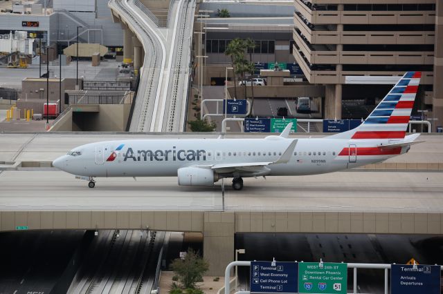 Boeing 737-800 (N899NN)