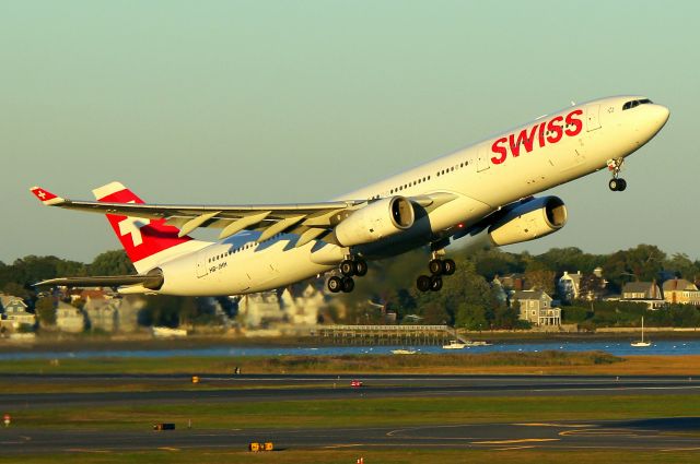 Airbus A330-300 (HB-JHH) - Swiss 55 departing back to Zurich