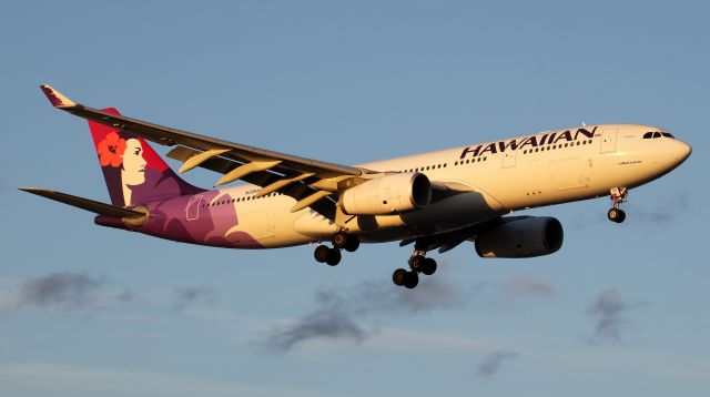 Airbus A330-200 (N381HA) - "Hokulea" Short Final To Rwy 16R