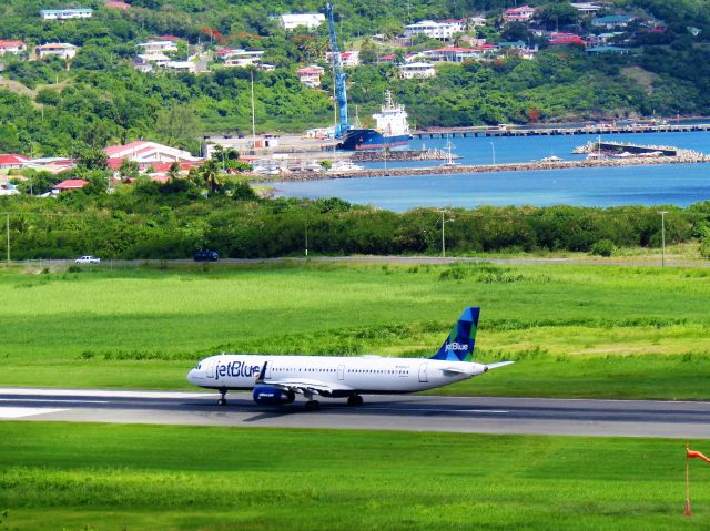 Airbus A321 (N956JT)