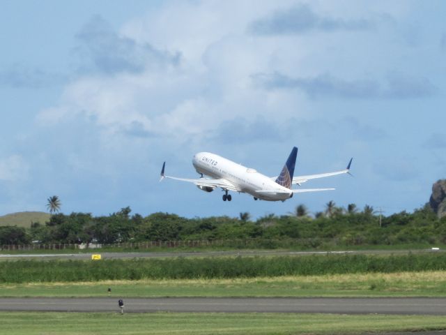 Boeing 737-900 (N39463)