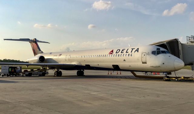 McDonnell Douglas MD-88 (N959DL)