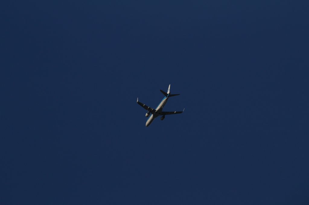 — — - Embraer ERJ190, KLM Cityhopper, flying over Nieuwkoop and is ready for landing on the Aalsmeerbaan at Schiphol.