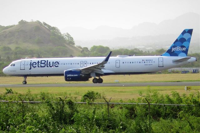 Airbus A321 (N2002J)