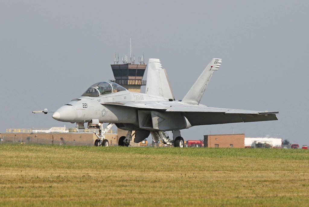 McDonnell Douglas FA-18 Hornet (16-5808) - A US Navy F/A-18F Super Hornet, 165808/AD-221, cn 1547/F034, from VFA-106 Super Hornet Tac Demo Team, NAS Oceana, VA, arriving at KYNG on 3 Sept 2015.