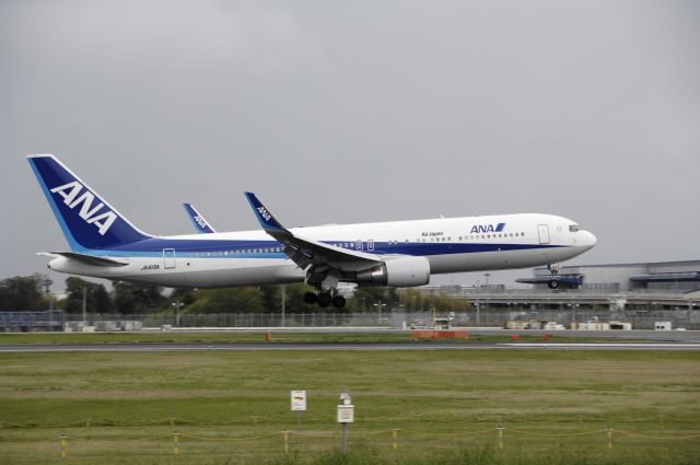 BOEING 767-300 (JA619A) - Final Approach to NRT Airport on 2012/04/30
