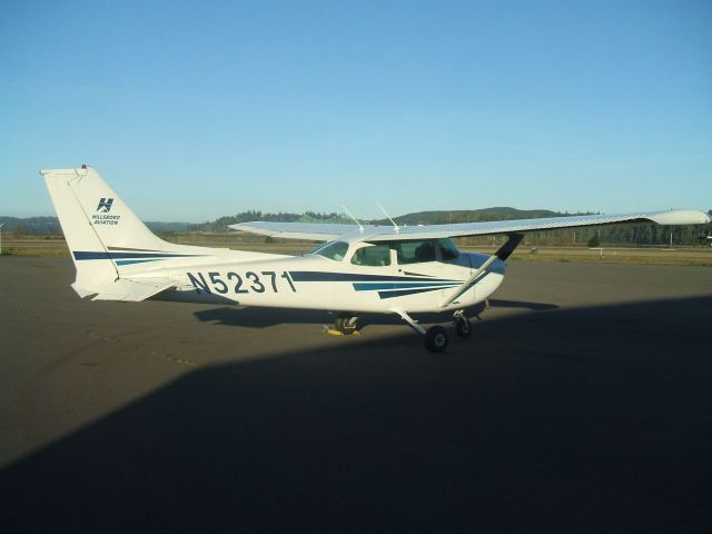 Cessna Skyhawk (N52371) - The Conde McCullough Memorial Bridge is in the background.