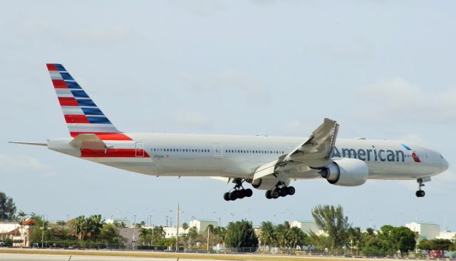 BOEING 777-300ER (N732AN)