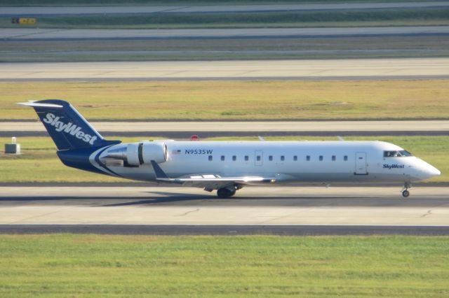 Canadair Regional Jet CRJ-200 (N953SW) - SkyWest Airlines CRJ-200 10/10/13