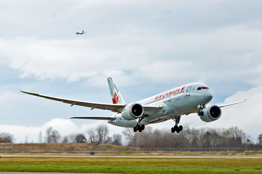 Boeing 787-8 (C-GHPY)