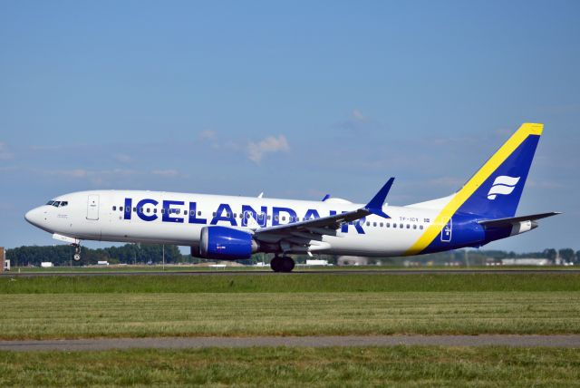 Boeing 737 MAX 8 (TF-ICY) - Icelandair Boeing 737 MAX 8 departing Polderbaan runway AMS 16.29 hrs (GMT) 09May25