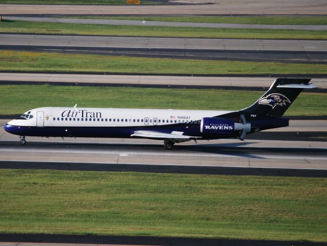 Boeing 717-200 (N946AT) - Baltimore Colts livery ariving 6/16/12