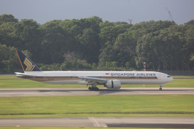 BOEING 777-300ER (9V-SNB)