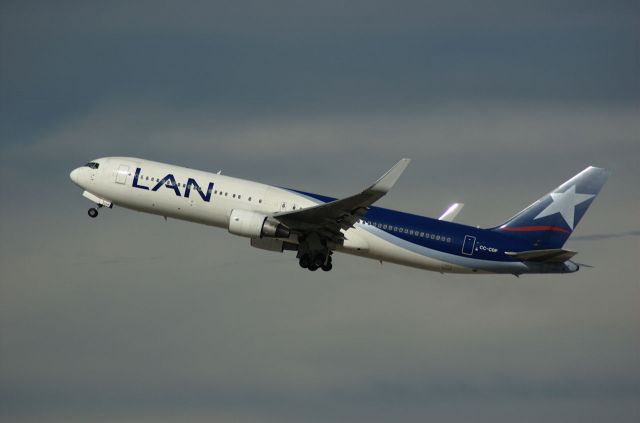 BOEING 767-300 (CC-CDP)