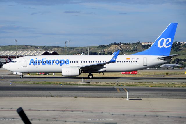 Boeing 737-700 (EC-LQX)