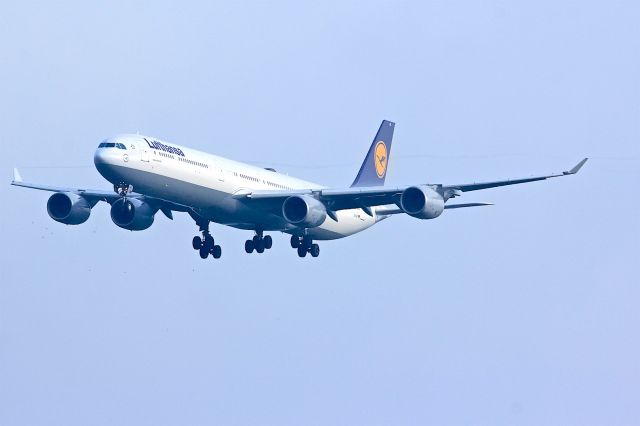 Airbus A340-600 (D-AIHY)