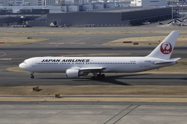 BOEING 767-300 (JA8399) - Taxing at haneda Intl Airport on 2013/02/11