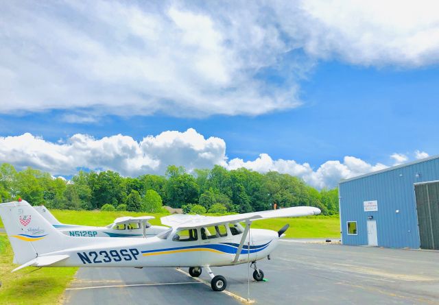 Cessna Skyhawk (N239SP) - Another beautiful day at Lake Norman!