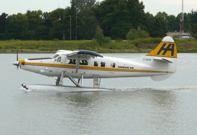 De Havilland Canada DHC-3 Otter (C-GHAR)