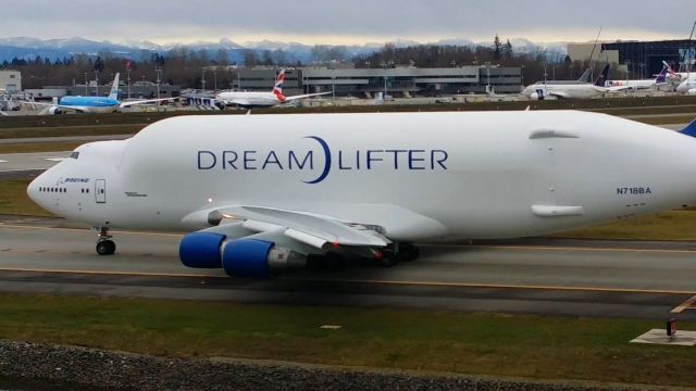 Boeing 747-200 (N718BA)