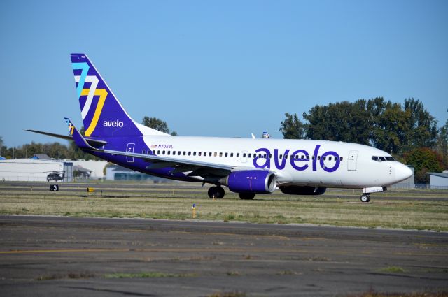 Boeing 737-700 (N705VL) - Day two of commercial air service at Salem-McNary Field (KSLE/SLE) as VXP186 taxis for departure for the return-leg to Burbank (KBUR/BUR), connecting Salem with the Los Angeles basin.