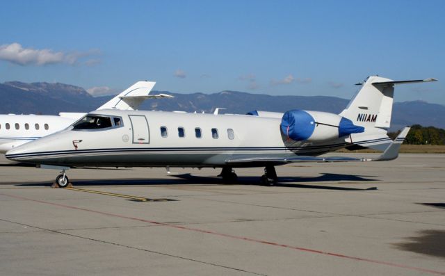 Learjet 60 (N11AM)